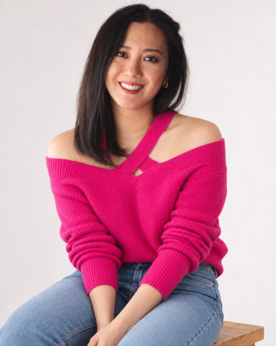 Liya Bergen smiling in a pink jumper